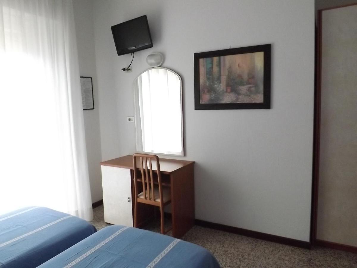 Hotel Tura Bellaria-Igea Marina Habitación foto