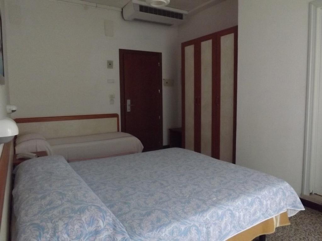 Hotel Tura Bellaria-Igea Marina Habitación foto