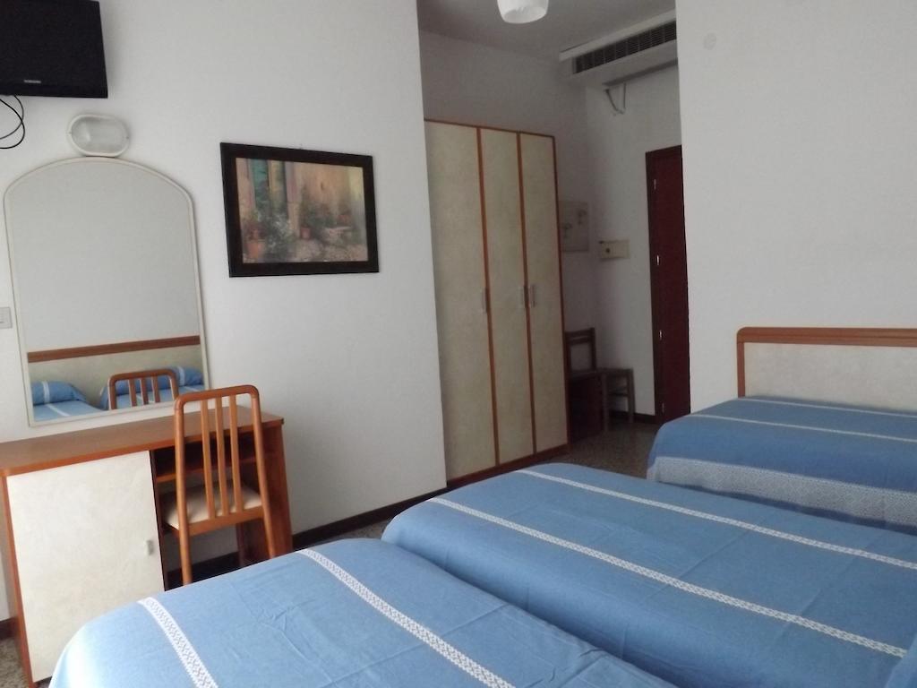 Hotel Tura Bellaria-Igea Marina Habitación foto